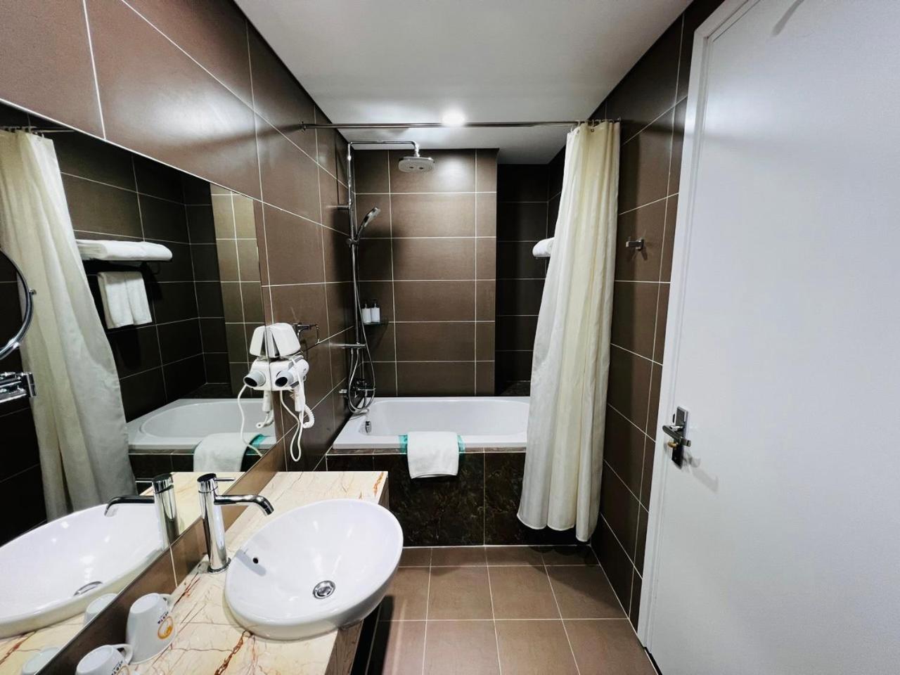 Nesta Grand Hao Nam Apartment Hanoi Bagian luar foto